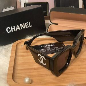 Classic Black Sunglasses